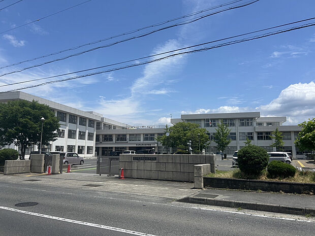 守山市立守山北中学校(約950m)
