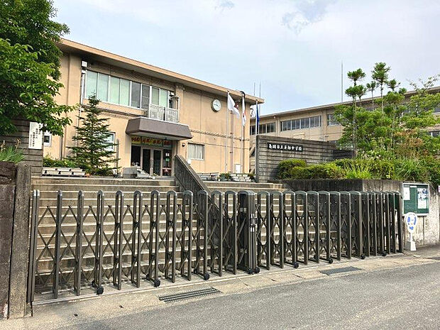 亀岡市立東輝中学校(約700m)