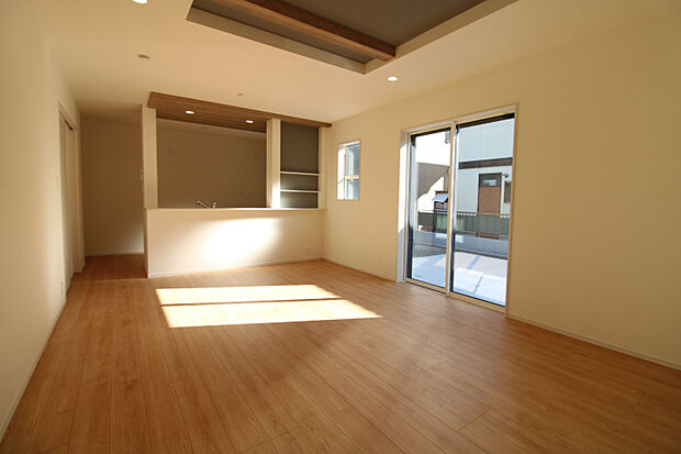 リビングダイニング 明るく広々としたリビングです!