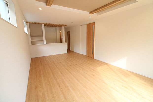 リビングダイニング　明るく広々とした空間に！