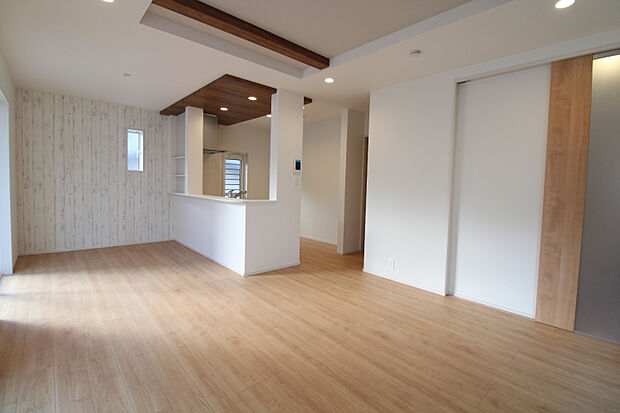 リビングダイニング 明るく広々としたリビングです!