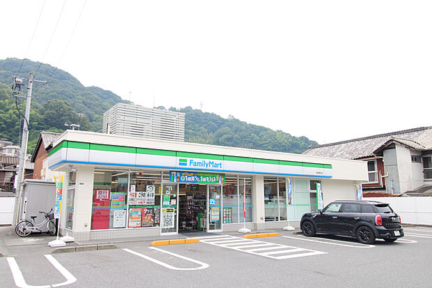 ファミリーマート呉阿賀北店（約300m）