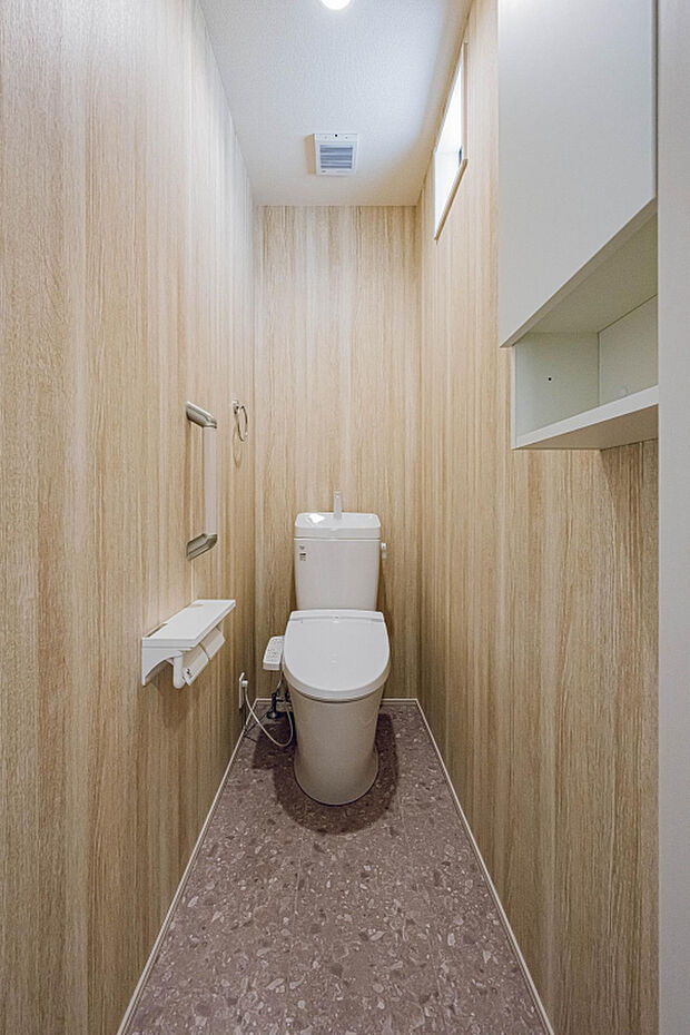 【2号棟:トイレ】トイレは1階と2階にあり、家族が多くても困りません。