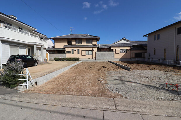 【現地写真】　（1）号棟　前面道路約7.4m公道★