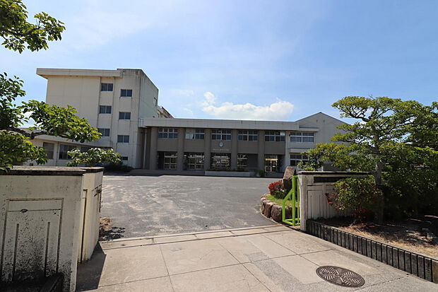 東疇小学校(約1,480m)