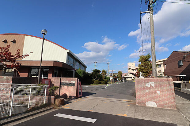 芳明小学校（約860m）