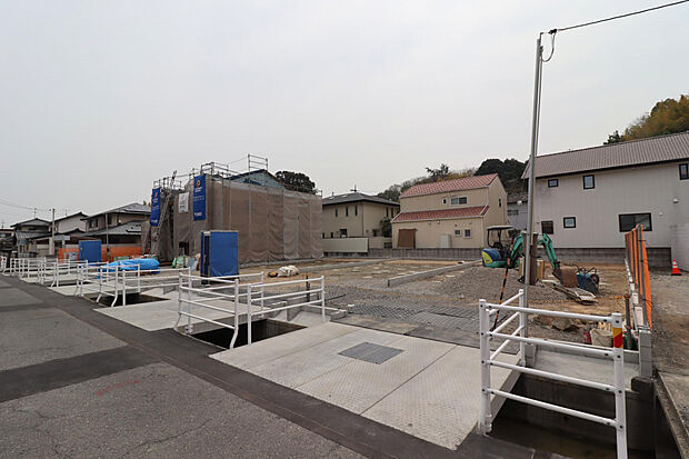 【【(1)・(2)・(3)号棟:更地/(4)・(5)号棟:上棟】マスカットスタジアム内「倉敷スポーツ公園」が徒歩5分の位置にあるブルーミングガーデン全5棟の邸宅誕生！