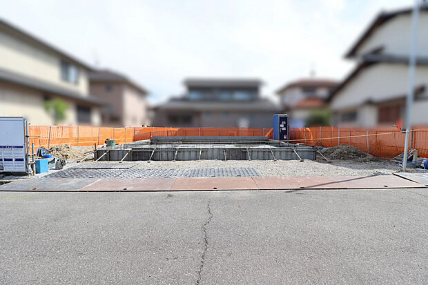 【【現地写真】】土地面積60坪超、建物面積35坪超の「4LDK」新築戸建。耐震性や永く住み続けられるこだわりの構造で、快適な暮らしを実現できます。