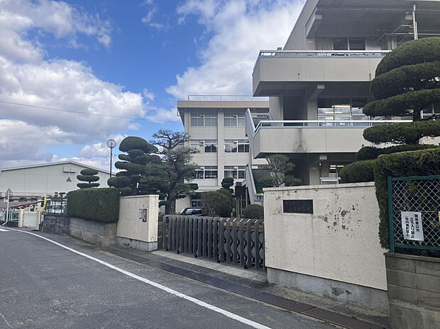 岡山市立上道中学校（約530m）