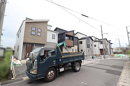 【外観写真:左から5～1号棟】