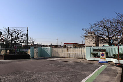 岡山市立芳泉小学校 1300m