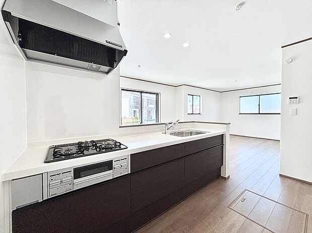 料理をしながらご家族との会話を楽しめる対面カウンターキッチン  