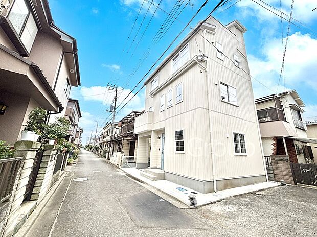 前面道路はきちんと整備されています  