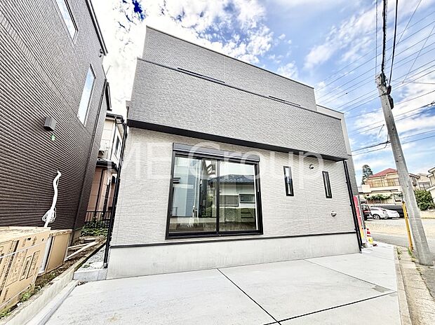 洗練された外観、上質な住空間が広がる室内は永く安心して過ごせる住居です。