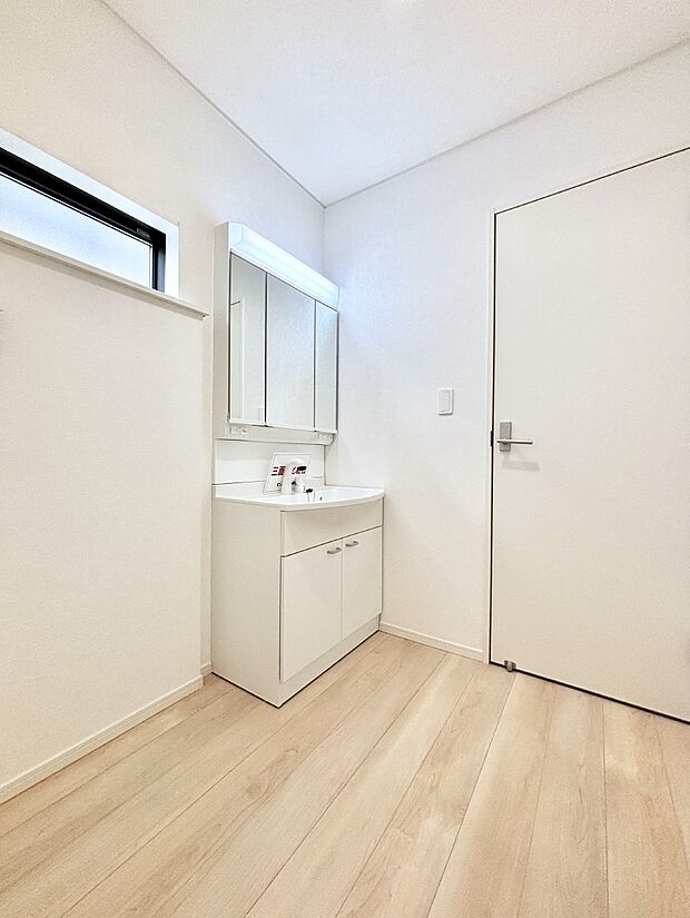 清潔感のある快適空間です。毎日の身支度も気持ち良くお使い頂けます。