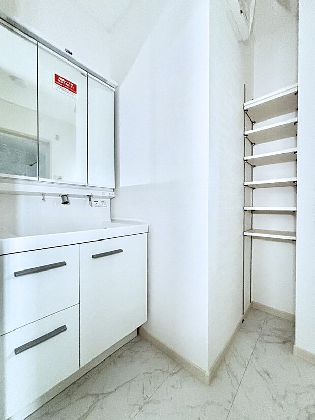 可動棚付きランドリースペース