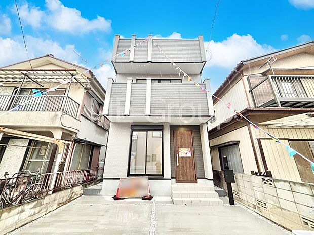 洗練された外観、上質な住空間が広がる室内は永く安心して過ごせる住居です。