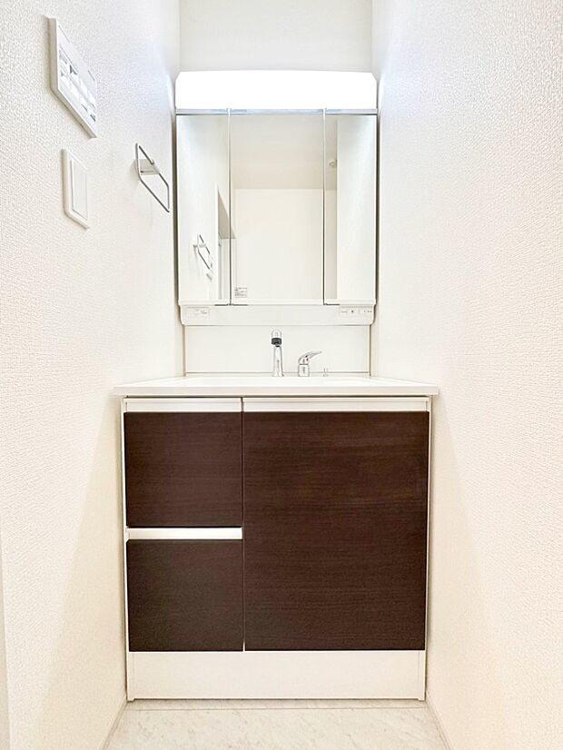 収納力と機能性に優れた洗面化粧台