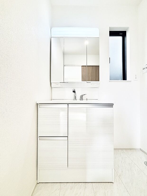 収納力と機能性に優れた洗面化粧台