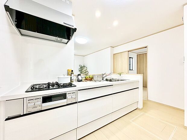 広々とした使い勝手の良いキッチンで日々のお料理も楽しくなりそう