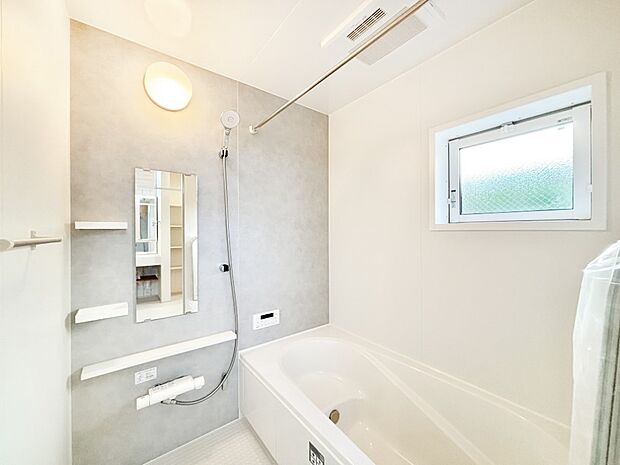 落ち着いた雰囲気でゆっくりお寛ぎいただけるバスルーム