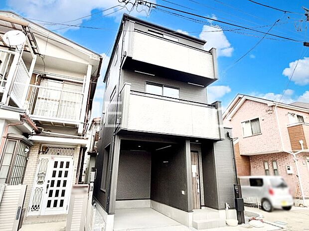 洗練された外観、上質な住空間が広がる室内は永く安心して過ごせる住居です。 