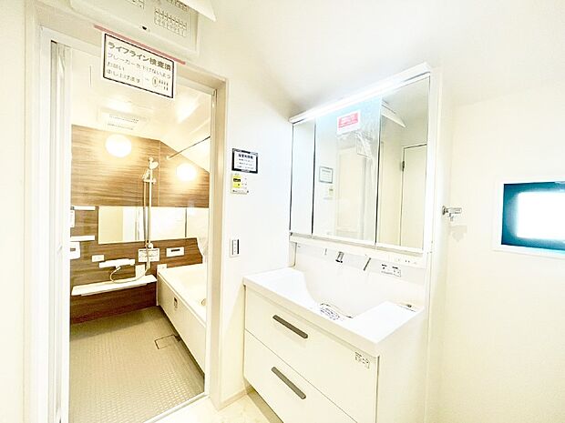 身支度もスムーズにおこなえる脱衣場。