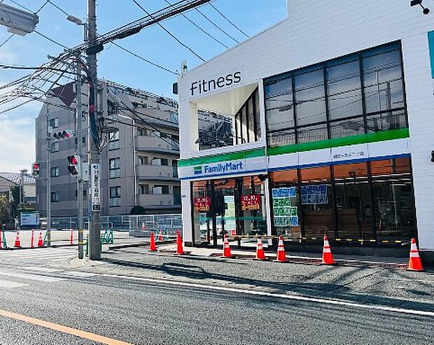 ファミリーマート 朝霞三原五丁目店(約300m)