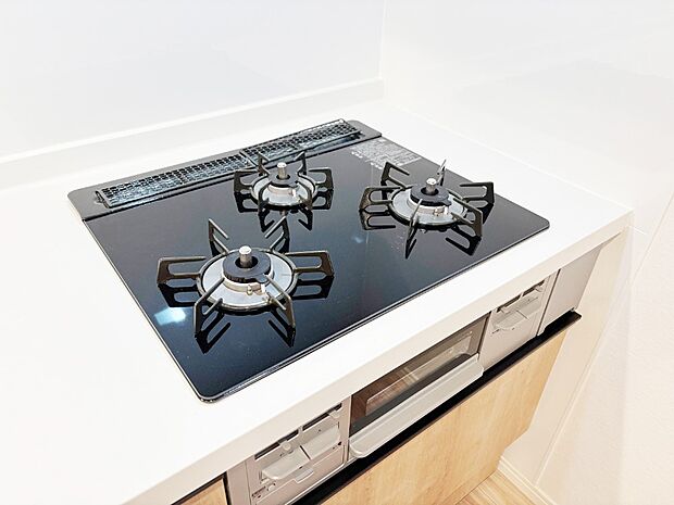 【ガスコンロ】三口ガスコンロでお料理が一気にはかどりそう  