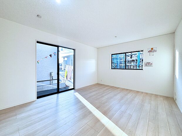 【ダイニング】家族の笑顔が自然と生まれてくる、そんな雰囲気のダイニングに仕上がっています。