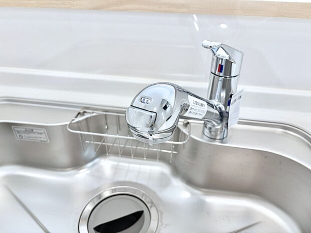 【その他設備(浄水器)】いつでも清潔なおいしいお水を。一つの水栓で水道水と浄水を使い分け。