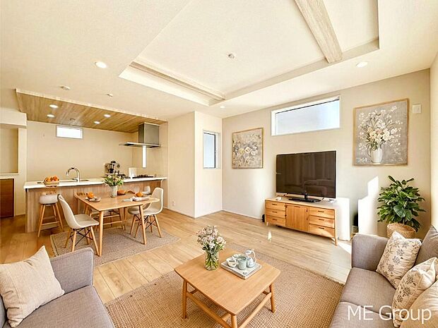 【リビング】ご家族の賑やかな話し声で包まれる明るいリビング ※家具はCGです  