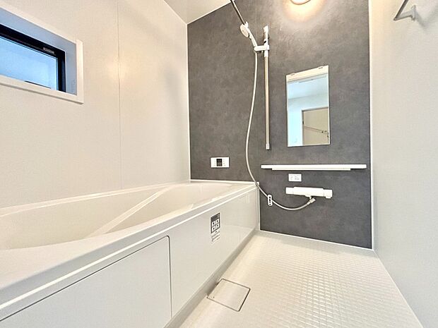 【浴室】落ち着いた雰囲気でゆっくりお寛ぎいただけるバスルーム