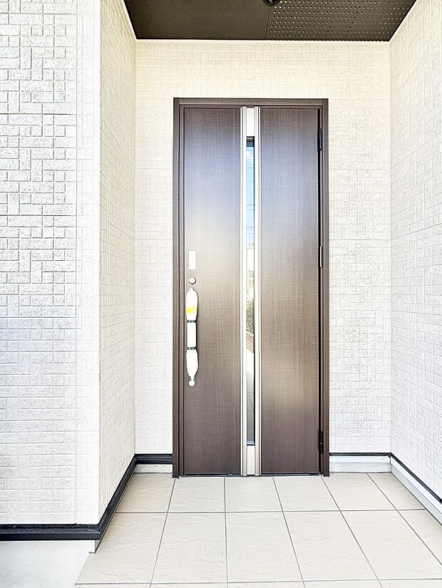 【玄関】大切な家族、来客を出迎える玄関。