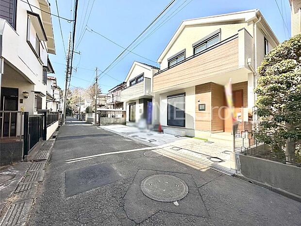 【現地外観写真】たっぷりの陽光と心地よい風が舞い込む住まい