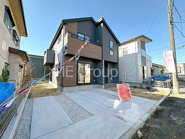 【現地外観写真】暮らしやすさと居心地の良さにこだわったシンプルで飽きのこないデザイン ！