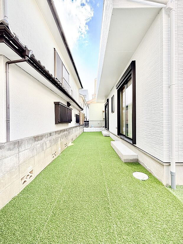 【庭】ちょっとしたスペースを設けることによって敷地にゆとりが生まれます