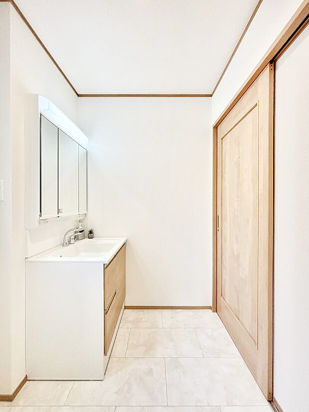 【ランドリースペース】ゆとりの洗面スペースで朝の身支度もラクラク