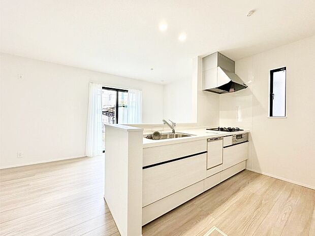 【ダイニングキッチン】料理をしながらご家族との会話を楽しめる対面カウンターキッチン