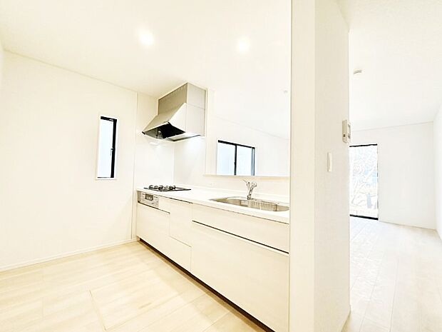 【ダイニングキッチン】料理をしながらご家族との会話を楽しめる対面カウンターキッチン