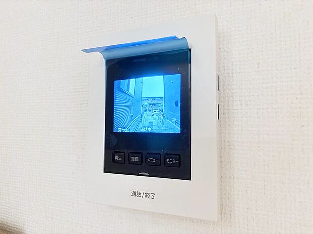 【TVモニター付きインターフォン】訪問者が一目でわかる安心のＴＶモニター付きインターホン。