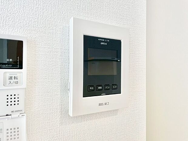 【洗面台・洗面所】スタイリングに便利な三面鏡、ミラーキャビネットで細かい物スッキリ