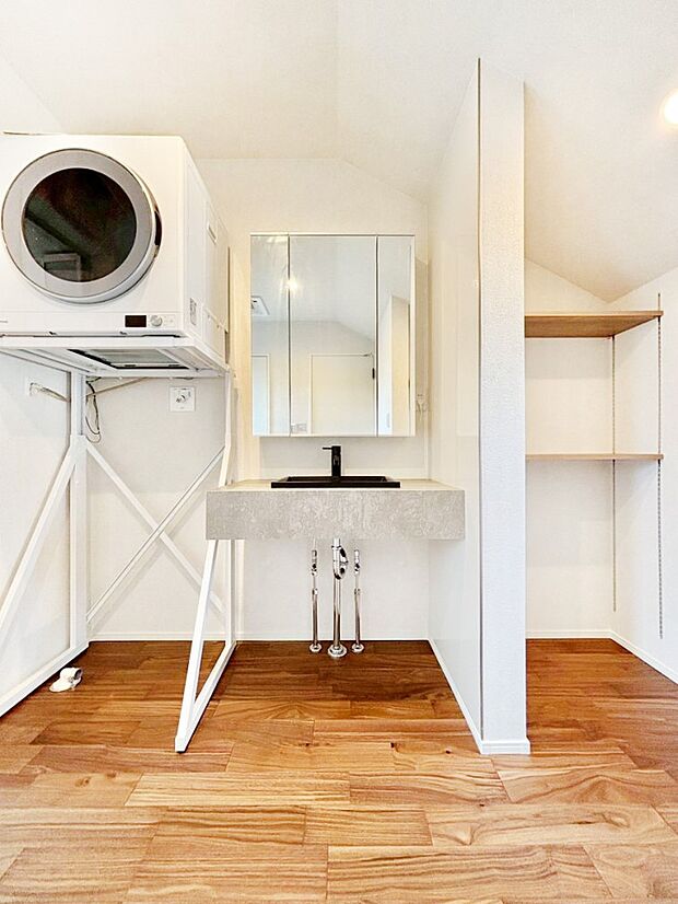 【洗面台・洗面所】ゆとりの洗面スペースで朝の身支度もスムーズに!