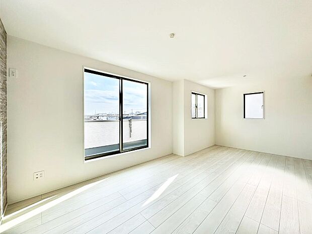 【リビングダイニング】大きな窓からたっぷりの陽光と風を感じられるリビング