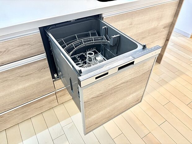 【その他設備(食洗機)】面倒なお片づけは食洗機にお任せ！家事の負担が減って、時間にも気持ちにもゆとりができます。