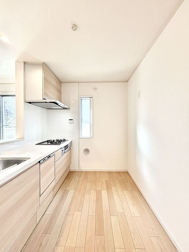 【キッチン】ゆとりあるキッチンではご家族と楽しくお料理ができます。