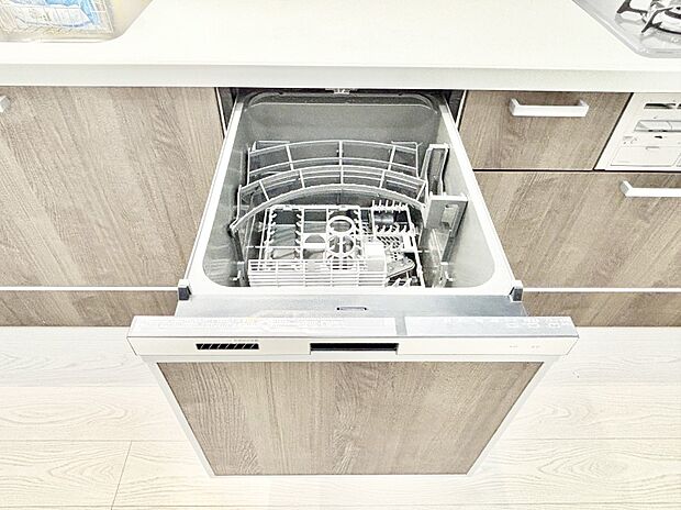 【その他設備(食洗機)】面倒なお片づけは食洗機にお任せ！家事の負担が減って、時間にも気持ちにもゆとりができます。