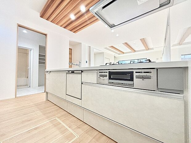 【キッチン】毎日使うキッチンだから、使いやすさ＆お手入れのしやすさにこだわりました。 