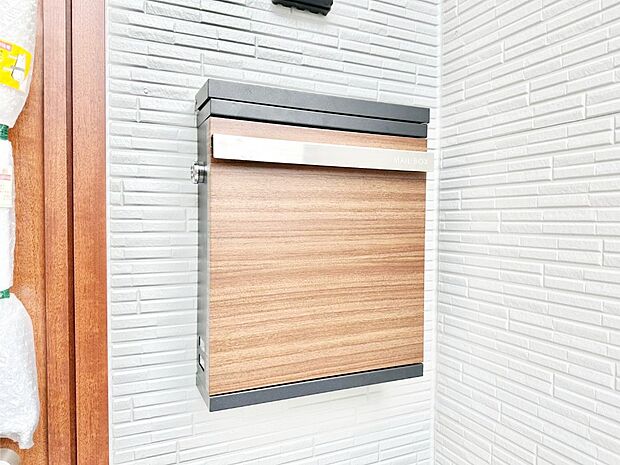 【その他現地】シンプルなデザインのポスト