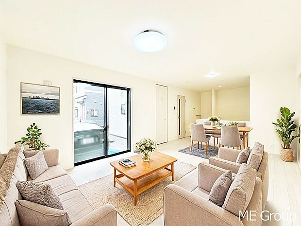 【リビング】落ち着いた雰囲気のＬＤＫは家族みんなの快適空間※家具はCGです